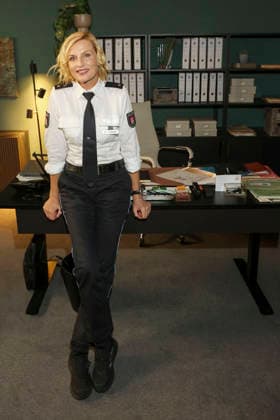 ABB HAFENKANTE- Sanna Englund Darstellerin in Polizei Uniform Fototermin zum Start der 20. Jubilaeumsstaffel und der 500.Folge von der ZDF TV Serie Notruf Hafenkante am Originalset des PK 21 im Studio Hamburg am 16.09.2026 in Hamburg