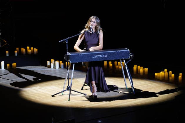 Leony, die Sängerin bei ihrem exklusiven Konzert in der Elbphilharmonie am 16.09.2026 in Hamburg singer and songwriter Leony performs at her exclusive concert at the Elbphilharmonie on September 16, 2026 in Hamburg, Germany Leony- exklusives Konzert in der Elbphilharmonie in Hamburg