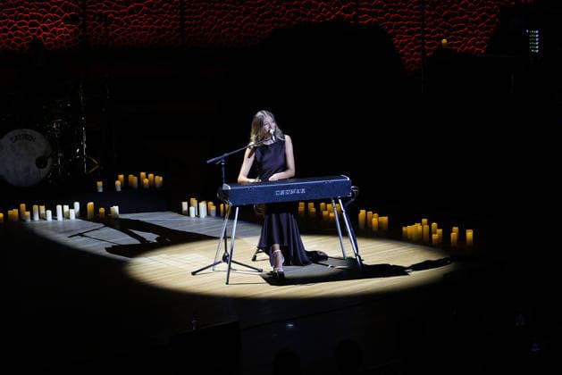 Leony, die Sängerin bei ihrem exklusiven Konzert in der Elbphilharmonie am 16.09.2026 in Hamburg singer and songwriter Leony performs at her exclusive concert at the Elbphilharmonie on September 16, 2026 in Hamburg, Germany Leony- exklusives Konzert in der Elbphilharmonie in Hamburg