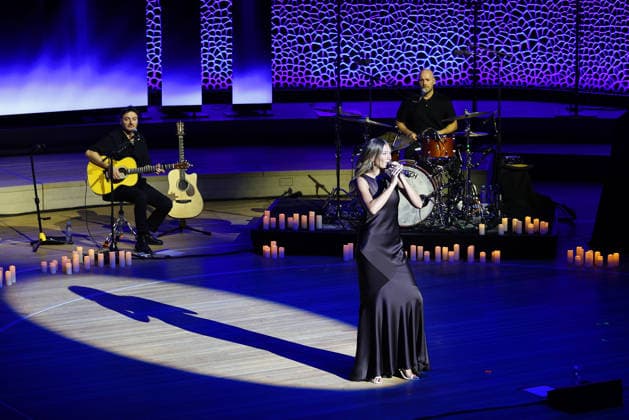 Leony, die Sängerin bei ihrem exklusiven Konzert in der Elbphilharmonie am 16.09.2026 in Hamburg singer and songwriter Leony performs at her exclusive concert at the Elbphilharmonie on September 16, 2026 in Hamburg, Germany Leony- exklusives Konzert in der Elbphilharmonie in Hamburg