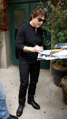 **VIDEO AVAILABLE** Tom Cruise signs autographs after attending a private screening at Tribeca Film Festival nextdoor to the Greenwhich Hotel Featuring: Tom Cruise Where: New York City, New York, United States When: 16 Sep 2026 Credit: Jairo INSTARimages EDITORIAL USE ONLY. NOT FOR USE BY NEWSPAPERS BASED IN THE UK. Copyright: xx instar56027217