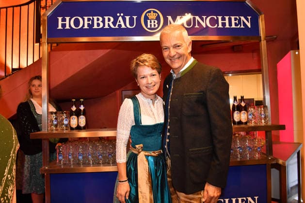 Irmgard Moeller und Michael Moeller bei der Oktoberfest - A Musical Beinah wahr¦. (An almost true story) Premiere am 16.09.2026 in der Komoedie Bayerischer Hof in Muenchen Irmgard Moeller and Michael Moeller attend the premiere of Oktoberfest A Musical - An almost true story¦ on September 16, 2026 at the Komoedie Bayerischer Hof in Munich, Germany Oktoberfest - A Musical Premiere in Muenchen