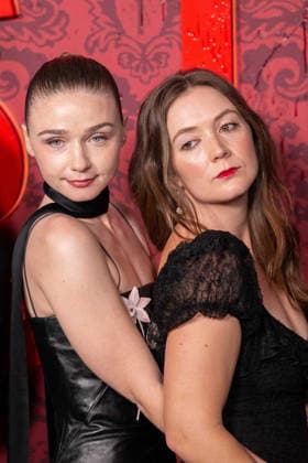 NEW YORK, NY - SEPTEMBER 16: Jessica Barden and Billie Lourd at Netflix s Monster: The Lizzie Borden Story New York premiere on September 16, 2026 in New York City. Credit: AdMedia New York City USA  - ZUMAa123 20260916_zaa_a123_130 Copyright: xCamaraxPorterx