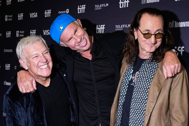 September 16, 2026, Toronto, On, CAN: Alex Lifeson, left to right, Chad Smith and Geddy Lee, arrive on the red carpet to promote the film Neil Peart: No one s Disciple at the Toronto International Film Festival, in Toronto, on Wednesday, Sept.16, 2026. Toronto CAN - ZUMAc35_ 20260916_zaf_c35_273 Copyright: xChrisxYoungx