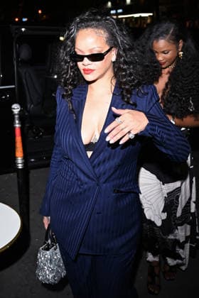 Rihanna arrives at the Cesar Paris restaurant after Céline Dion’s concert on September 16, 2026. Gedeon Taieb, Bestimage. Rihanna arrives at the Cesar Paris restaurant after Céline Dion’s concert on September 16, 2026. Paris, France  Copyright: xGedeonxTaiebx xBestimagexGedeonxTaiebx xBestimagex