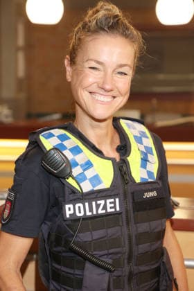 NOTRUF HAFENKANTE - Jubiläum Rhea Harder-Vennewald, Start der 20. Jubiläumsstaffel und der 500. Folge von NOTRUF HAFENKANTE, Fototermin am Originalset des PK 21 im Studio Hamburg, Hamburg, 16.09.2026 Copyright: xEventpressxBecherx