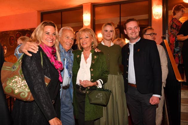 Günther Steinberg mit Ehefrau Margot und Familie Premiere Oktoberfest - A Musical Beinah wahr¦. (An almost true story) Komödie im Bayerischen Hof München 16. Sept. 2026