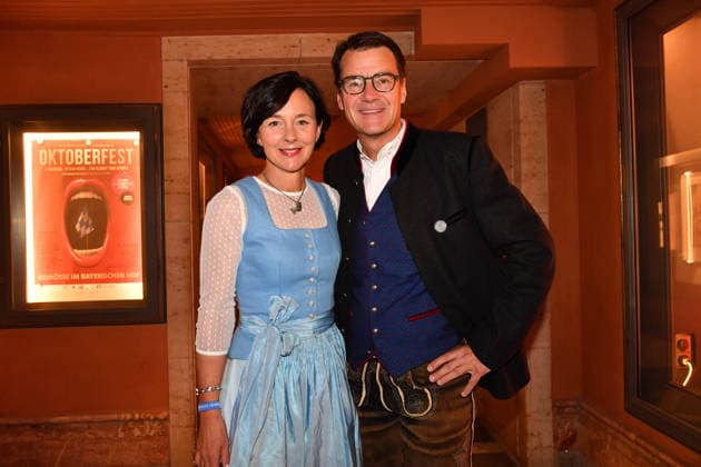 Dr. Jörg Lehmann mit Ehefrau Premiere Oktoberfest - A Musical Beinah wahr¦. (An almost true story) Komödie im Bayerischen Hof München 16. Sept. 2026