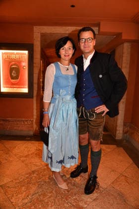 Dr. Jörg Lehmann mit Ehefrau Premiere Oktoberfest - A Musical Beinah wahr¦. (An almost true story) Komödie im Bayerischen Hof München 16. Sept. 2026