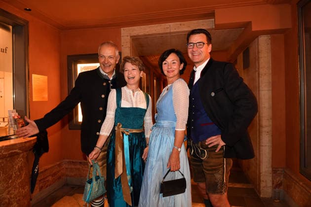 Michael Möller mit Ehefrau Irmgard und Dr. Jörg Lehmann mit Ehefrau Premiere Oktoberfest - A Musical Beinah wahr¦. (An almost true story) Komödie im Bayerischen Hof München 16. Sept. 2026