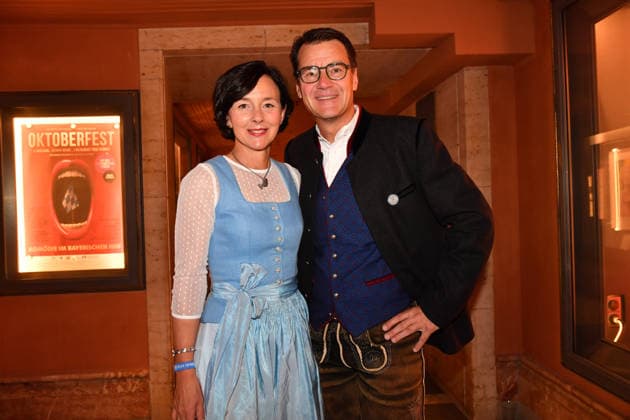 Dr. Jörg Lehmann mit Ehefrau Premiere Oktoberfest - A Musical Beinah wahr¦. (An almost true story) Komödie im Bayerischen Hof München 16. Sept. 2026