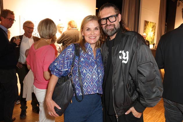 Andrea Lüdke mit Star-DJ Kai Schwarz, Galeristin Livia Lisboa eröffnet ihre Fotokunst-Galerie in der Hamburger Hafencity, Hamburg 16.9.2026