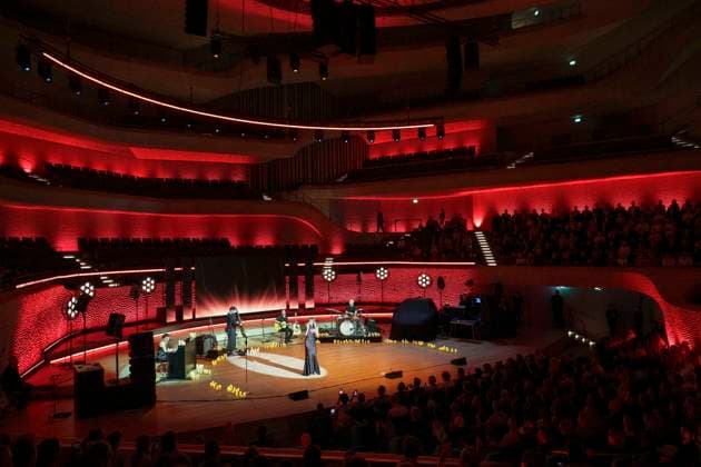 ABB LEONY- Leony die deutsche Popsaengerin bei ihrem Auftritt singen Konzert im grossen Saal der Elbphilharmonie beim E.On New Energy Experience am 16.09.2026 in Hamburg