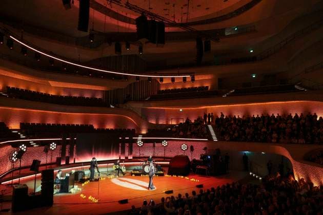 ABB LEONY- Leony die deutsche Popsaengerin bei ihrem Auftritt singen Konzert im grossen Saal der Elbphilharmonie beim E.On New Energy Experience am 16.09.2026 in Hamburg