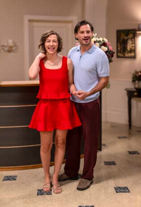 16.09.2026, ARD-Telenovela STURM DER LIEBE, Fototermin zur 23.Staffel am Film-Set in München, bei Bavaria-Film in Geiselgasteig, in der Studio-Kulisse des fiktiven Hotels Fürstenhof. Die neue Staffel startet am 4.11.2026. v.li: Schauspielerin Pippa Fee Rupperti (Rolle Emilia Jakobi) und Schauspieler Jaime Ferkic (Rolle Massimo Foghetti) an der Rezeption in den Kulissen der Serie. 16.09.2026, ARD-Serie Sturm der Liebe 16.09.2026, ARD-Serie Sturm der Liebe