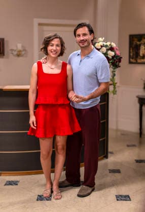 16.09.2026, ARD-Telenovela STURM DER LIEBE, Fototermin zur 23.Staffel am Film-Set in München, bei Bavaria-Film in Geiselgasteig, in der Studio-Kulisse des fiktiven Hotels Fürstenhof. Die neue Staffel startet am 4.11.2026. v.li: Schauspielerin Pippa Fee Rupperti (Rolle Emilia Jakobi) und Schauspieler Jaime Ferkic (Rolle Massimo Foghetti) an der Rezeption in den Kulissen der Serie. 16.09.2026, ARD-Serie Sturm der Liebe 16.09.2026, ARD-Serie Sturm der Liebe