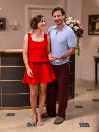 16.09.2026, ARD-Telenovela STURM DER LIEBE, Fototermin zur 23.Staffel am Film-Set in München, bei Bavaria-Film in Geiselgasteig, in der Studio-Kulisse des fiktiven Hotels Fürstenhof. Die neue Staffel startet am 4.11.2026. v.li: Schauspielerin Pippa Fee Rupperti (Rolle Emilia Jakobi) und Schauspieler Jaime Ferkic (Rolle Massimo Foghetti) an der Rezeption in den Kulissen der Serie. 16.09.2026, ARD-Serie Sturm der Liebe 16.09.2026, ARD-Serie Sturm der Liebe
