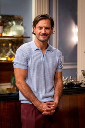 16.09.2026, ARD-Telenovela STURM DER LIEBE, Fototermin zur 23.Staffel am Film-Set in München, bei Bavaria-Film in Geiselgasteig, in der Studio-Kulisse des fiktiven Hotels Fürstenhof. Die neue Staffel startet am 4.11.2026. Schauspieler Jaime Ferkic (Rolle Massimo Foghetti) in den Kulissen der Serie. 16.09.2026, ARD-Serie Sturm der Liebe 16.09.2026, ARD-Serie Sturm der Liebe