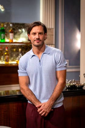 16.09.2026, ARD-Telenovela STURM DER LIEBE, Fototermin zur 23.Staffel am Film-Set in München, bei Bavaria-Film in Geiselgasteig, in der Studio-Kulisse des fiktiven Hotels Fürstenhof. Die neue Staffel startet am 4.11.2026. Schauspieler Jaime Ferkic (Rolle Massimo Foghetti) in den Kulissen der Serie. 16.09.2026, ARD-Serie Sturm der Liebe 16.09.2026, ARD-Serie Sturm der Liebe