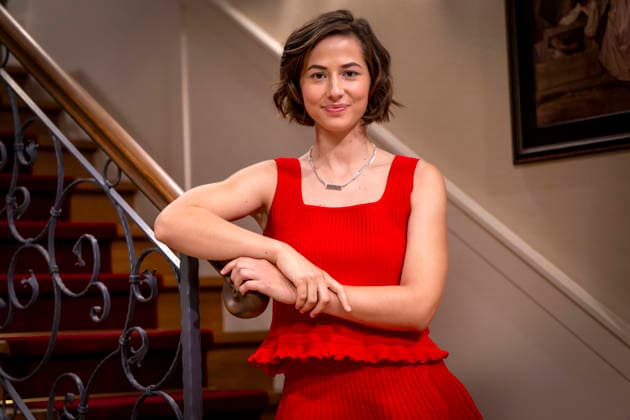 16.09.2026, ARD-Telenovela STURM DER LIEBE, Fototermin zur 23.Staffel am Film-Set in München, bei Bavaria-Film in Geiselgasteig, in der Studio-Kulisse des fiktiven Hotels Fürstenhof. Die neue Staffel startet am 4.11.2026. Schauspielerin Pippa Fee Rupperti (Rolle Emilia Jakobi) in den Kulissen der Serie. 16.09.2026, ARD-Serie Sturm der Liebe 16.09.2026, ARD-Serie Sturm der Liebe