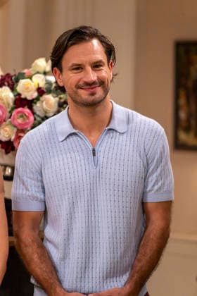 16.09.2026, ARD-Telenovela STURM DER LIEBE, Fototermin zur 23.Staffel am Film-Set in München, bei Bavaria-Film in Geiselgasteig, in der Studio-Kulisse des fiktiven Hotels Fürstenhof. Die neue Staffel startet am 4.11.2026. Schauspieler Jaime Ferkic (Rolle Massimo Foghetti) in den Kulissen der Serie. 16.09.2026, ARD-Serie Sturm der Liebe 16.09.2026, ARD-Serie Sturm der Liebe