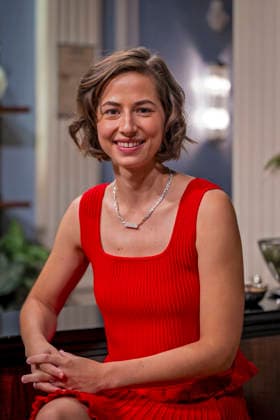 16.09.2026, ARD-Telenovela STURM DER LIEBE, Fototermin zur 23.Staffel am Film-Set in München, bei Bavaria-Film in Geiselgasteig, in der Studio-Kulisse des fiktiven Hotels Fürstenhof. Die neue Staffel startet am 4.11.2026. Schauspielerin Pippa Fee Rupperti (Rolle Emilia Jakobi) in den Kulissen der Serie. 16.09.2026, ARD-Serie Sturm der Liebe 16.09.2026, ARD-Serie Sturm der Liebe