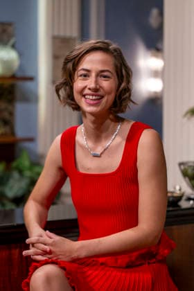 16.09.2026, ARD-Telenovela STURM DER LIEBE, Fototermin zur 23.Staffel am Film-Set in München, bei Bavaria-Film in Geiselgasteig, in der Studio-Kulisse des fiktiven Hotels Fürstenhof. Die neue Staffel startet am 4.11.2026. Schauspielerin Pippa Fee Rupperti (Rolle Emilia Jakobi) in den Kulissen der Serie. 16.09.2026, ARD-Serie Sturm der Liebe 16.09.2026, ARD-Serie Sturm der Liebe