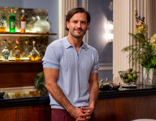 16.09.2026, ARD-Telenovela STURM DER LIEBE, Fototermin zur 23.Staffel am Film-Set in München, bei Bavaria-Film in Geiselgasteig, in der Studio-Kulisse des fiktiven Hotels Fürstenhof. Die neue Staffel startet am 4.11.2026. Schauspieler Jaime Ferkic (Rolle Massimo Foghetti) in den Kulissen der Serie. 16.09.2026, ARD-Serie Sturm der Liebe 16.09.2026, ARD-Serie Sturm der Liebe