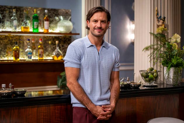 16.09.2026, ARD-Telenovela STURM DER LIEBE, Fototermin zur 23.Staffel am Film-Set in München, bei Bavaria-Film in Geiselgasteig, in der Studio-Kulisse des fiktiven Hotels Fürstenhof. Die neue Staffel startet am 4.11.2026. Schauspieler Jaime Ferkic (Rolle Massimo Foghetti) in den Kulissen der Serie. 16.09.2026, ARD-Serie Sturm der Liebe 16.09.2026, ARD-Serie Sturm der Liebe