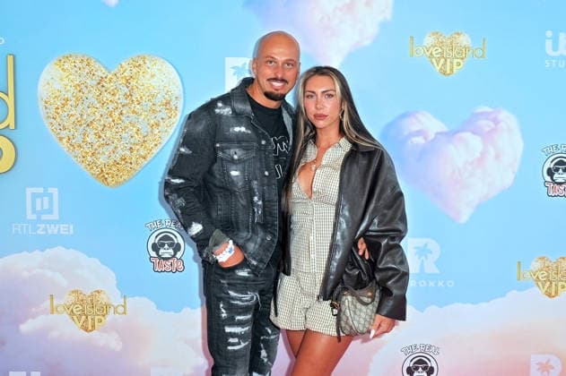 LOVE ISLAND VIP . Santino Schwarzenberger und Alenssia Trasca anläßlich der LOVE ISLAND VIP Premiere und Screening am 16.09.2026 auf Schloss Arff Köln. 20260916MWI149818