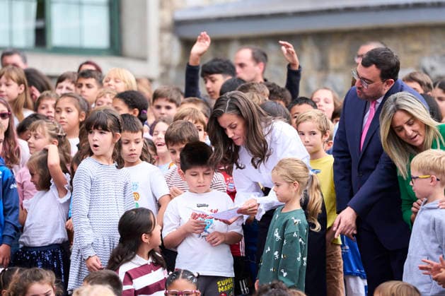 Queen Letizia attends the Opening of the School Year 2026 2027 Queen Letizia of Spain attends the Opening of the School Year 2026 2027 at Gesta Primary School on September 17, 2026 in Oviedo, Spain Photo by IMAGO MPG Oviedo Gesta Primary School Asturias Spain  Copyright: xMPGx