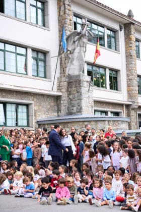 Queen Letizia attends the Opening of the School Year 2026 2027 Queen Letizia of Spain attends the Opening of the School Year 2026 2027 at Gesta Primary School on September 17, 2026 in Oviedo, Spain Photo by IMAGO MPG Oviedo Gesta Primary School Asturias Spain  Copyright: xMPGx