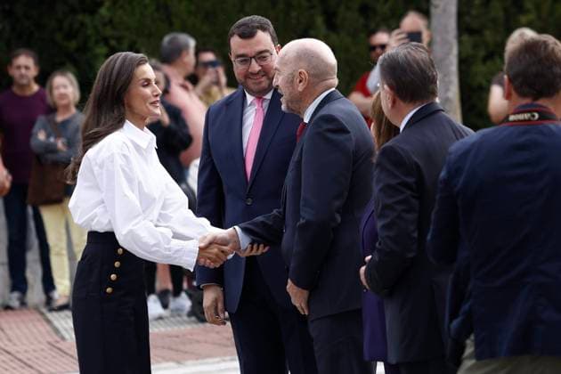 Queen Letizia attends the opening of the 2026–2027 school year at the Gesta Public School in Oviedo. The President of the Principality of Asturias, FSA PSOE Secretary-General Adrián Barbón and Queen Letizia during the opening of the 2026–2027 school year at the Gesta Public Preschool and Elementary School in Oviedo, on September 17, 2026, in Oviedo, Asturias, Spain. This year, the official opening of the school year took place in the Principality of Asturias, where a total of 96,858 students in preschool, elementary, middle, and high school have started classes. September 17, 2026, Oviedo, Asturias, Oviedo, Asturias, Spain Copyright: xImanolxRimadax 7781461