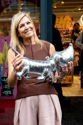 Queen Maxima Visits HEMA During 100th Anniversary - Amsterdam Queen Maxima of the Netherlands visits HEMA (Hollandsche Eenheidsprijzen Maatschappij Amsterdam) in Amsterdam, Netherlands on September 17, 2026, during a working visit to mark the company s 100th anniversary. Photo by Patrick van Emst NL Beeld Bruno Press ABACAPRESS.COM Amsterdam Netherlands  Copyright: xBrunoxPress ABACAx