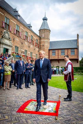 17-09-2026 King Willem-Alexander during the opening of the restored Huis Bergh Castle by striking a coin using a historic screw press and visited the Throne Room and the Duccio Room in ™s-Heerenberg. Maria of Nassau, sister of William of Orange (Oranje), lived at Huis Bergh. Â  Copyright: xPPEx