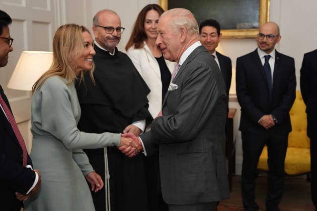 King meets with AI sector leaders King Charles III shakes hands with Dame Antonia Romeo during a meeting for leaders from the artificial intelligence (AI) sector, Government, and thought leaders to discuss how AI can be developed and deployed in ways that benefit society, at Dumfries House in Cumnock, Ayrshire. Picture date: Thursday September 17, 2026., Credit:Jonathan Brady PA ROTA - B68 Avalon UK, Cumnock  Copyright: xJonathanxBradyx xPAxROTAx-xB68x xAvalonx 1135714906