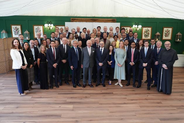 King meets with AI sector leaders King Charles III poses with attendees during a meeting for leaders from the artificial intelligence (AI) sector, Government, and thought leaders to discuss how AI can be developed and deployed in ways that benefit society, at Dumfries House in Cumnock, Ayrshire. Picture date: Thursday September 17, 2026., Credit:Jonathan Brady PA ROTA - B68 Avalon UK, Cumnock  Copyright: xJonathanxBradyx xPAxROTAx-xB68x xAvalonx 1135715178