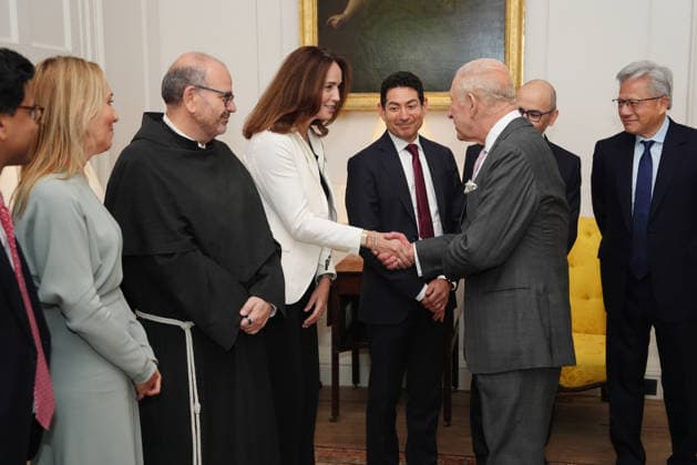 King meets with AI sector leaders King Charles III shakes hands with chief financial officer of OpenAI Sarah Friar during a meeting for leaders from the artificial intelligence (AI) sector, Government, and thought leaders to discuss how AI can be developed and deployed in ways that benefit society, at Dumfries House in Cumnock, Ayrshire. Picture date: Thursday September 17, 2026., Credit:Jonathan Brady PA ROTA - B68 Avalon UK, Cumnock  Copyright: xJonathanxBradyx xPAxROTAx-xB68x xAvalonx 1135715215