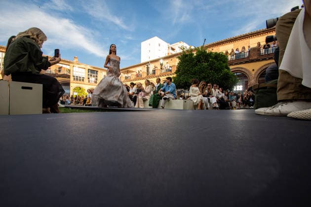IPA88646453 - MADRID, SPAIN. SEPTEMBER 17, 2026. A model walks the runway showcasing a design by Isabel Sanchis and Paula Maiques during Mercedes-Benz Fashion Week Madrid 2026 (MBFWMadrid) at the Universidad de Nebrija Campus.  Copyright: xFrancescoxMilitelloxMirtox xx IPA88646453