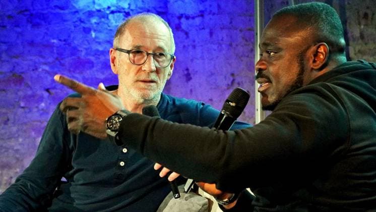 Peter Lohmeyer spricht mit Gerald Asamoah ** NUR FÜR REDAKTIONELLE ZWECKE ** EDITORIAL USE ONLY **<p>Peter Lohmeyer (links) und Gerald Asamoah (Ex-Schalke-Profi) sprechen am Donnerstag, 17.09.2026 in der Kalten Halle an der Bochumer Straße in Gelsenkirchen zum Thema Heimat. Die Brost-Stiftung beginnt ihre neue Gesprächsreihe Heimat Ruhr II Vor Ort mit Peter Lohmeyer. Deutschland NRW Gelsenkirchen Copyright: MichaelxKorte