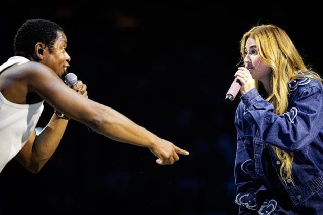 AMSTERDAM - Typhoon and Roxy Dekker during The Streamers performance at the Ziggo Dome on the occasion of their 5th anniversary. RAMON VAN FLYMEN ANP netherlands out - belgium out  Copyright: xx x569023176x originalFilename: 569023176.jpg
