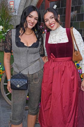 Katharina Damm mit Schwester Anna Maria Damm beim HEIDIFEST 2026 im Hofbräuhaus in München am 17.09.2026