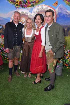 Michael Möller (Hofbräu München) mit Ehefrau Irmgard Möller, Jörg Lehmann (Hofbräu München) mit Ehefrau Ute Lehmann beim HEIDIFEST 2026 im Hofbräuhaus in München am 17.09.2026