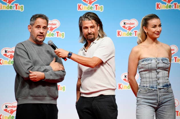 Moritz Bleibtreu, Tommy Scheel und Anna-Carina Woitschack beim kinderTag 2026 in den Atelier Gardens. Berlin, 17.09.2026