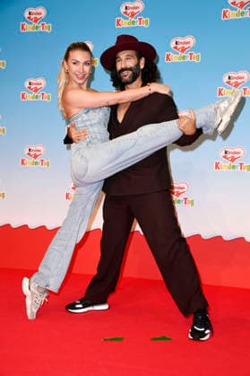 Anna-Carina Woitschack und Massimo Sinato beim kinderTag 2026 in den Atelier Gardens. Berlin, 17.09.2026