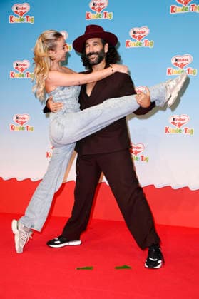 Anna-Carina Woitschack und Massimo Sinato beim kinderTag 2026 in den Atelier Gardens. Berlin, 17.09.2026