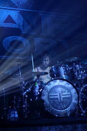 Pete Webber von der Band Fear Factory bei einem Konzert im Huxleys Neue Welt in Berlin, 17. September 2026. Fear Factory Konzert Berlin