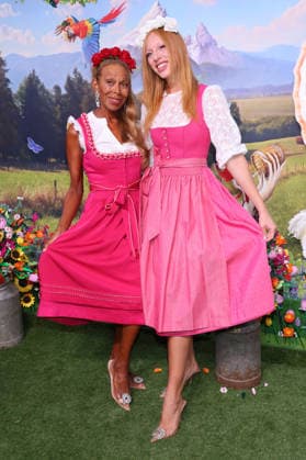 Angela Ermakova und Anna Ermakova bei der Ankunft zur RTL TV-Show HeidiFest by Heidi Klum im Hofbräuhaus. München, 17.09.2026