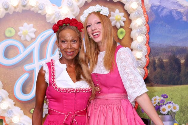 Angela Ermakova und Anna Ermakova bei der Ankunft zur RTL TV-Show HeidiFest by Heidi Klum im Hofbräuhaus. München, 17.09.2026