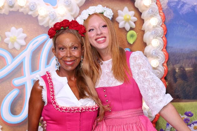 Angela Ermakova und Anna Ermakova bei der Ankunft zur RTL TV-Show HeidiFest by Heidi Klum im Hofbräuhaus. München, 17.09.2026